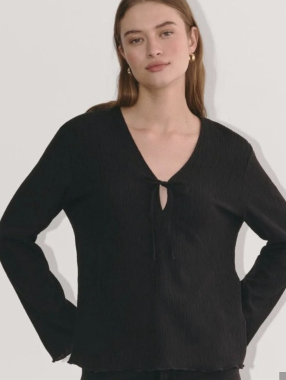 Everlane Crinkle Long sleeve Black V-Neck Top MEDIUM